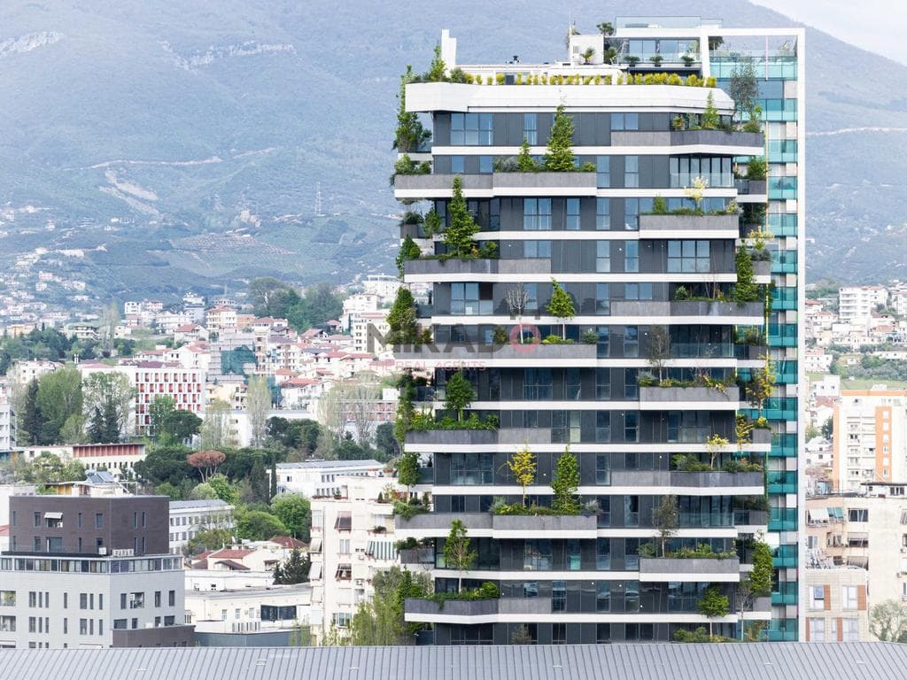 Jepet Ambient me qira - Vertical Forest Tirana!