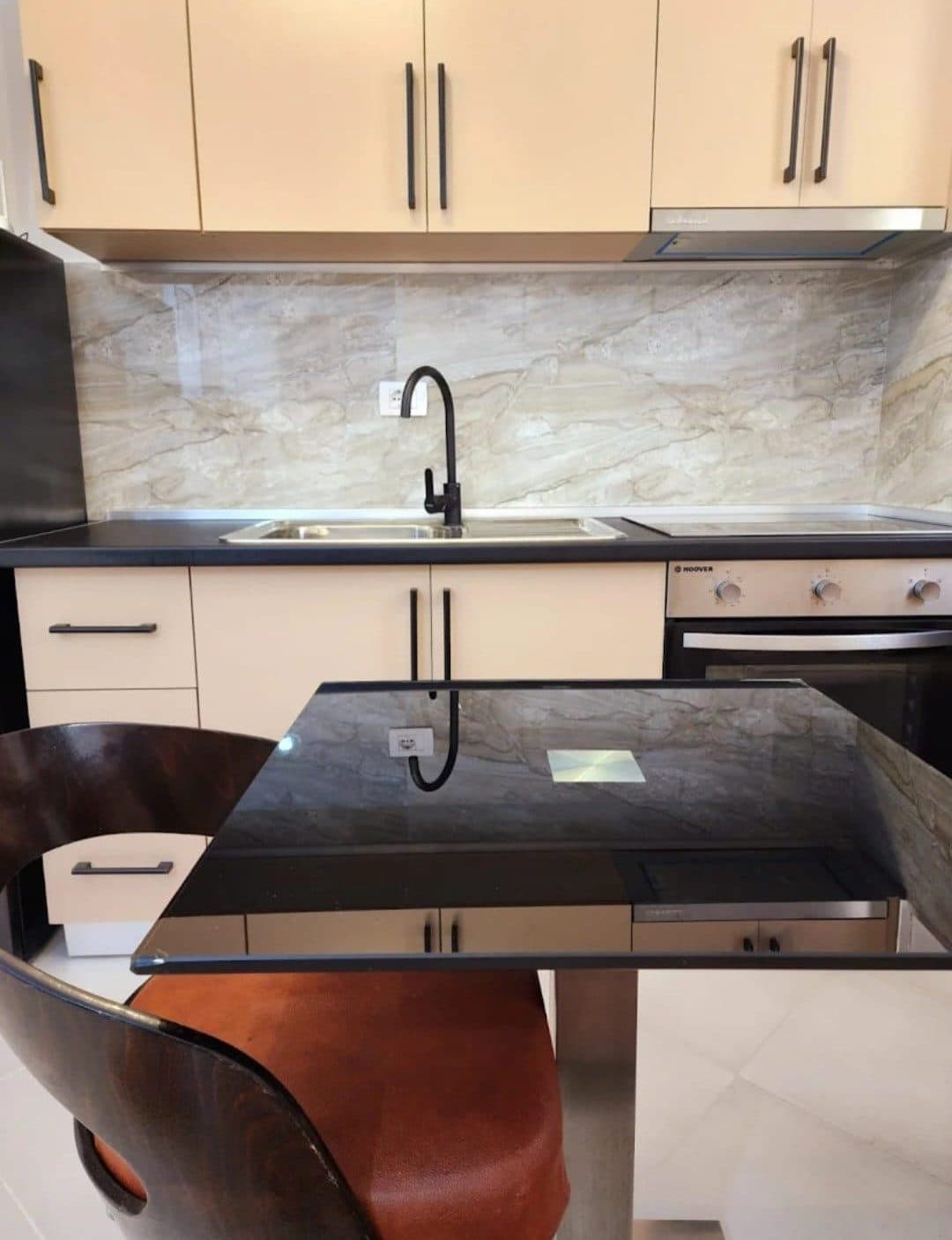 Apartament 1+1 me qira – pranë Fakultetit të Mjekësisë ! 2