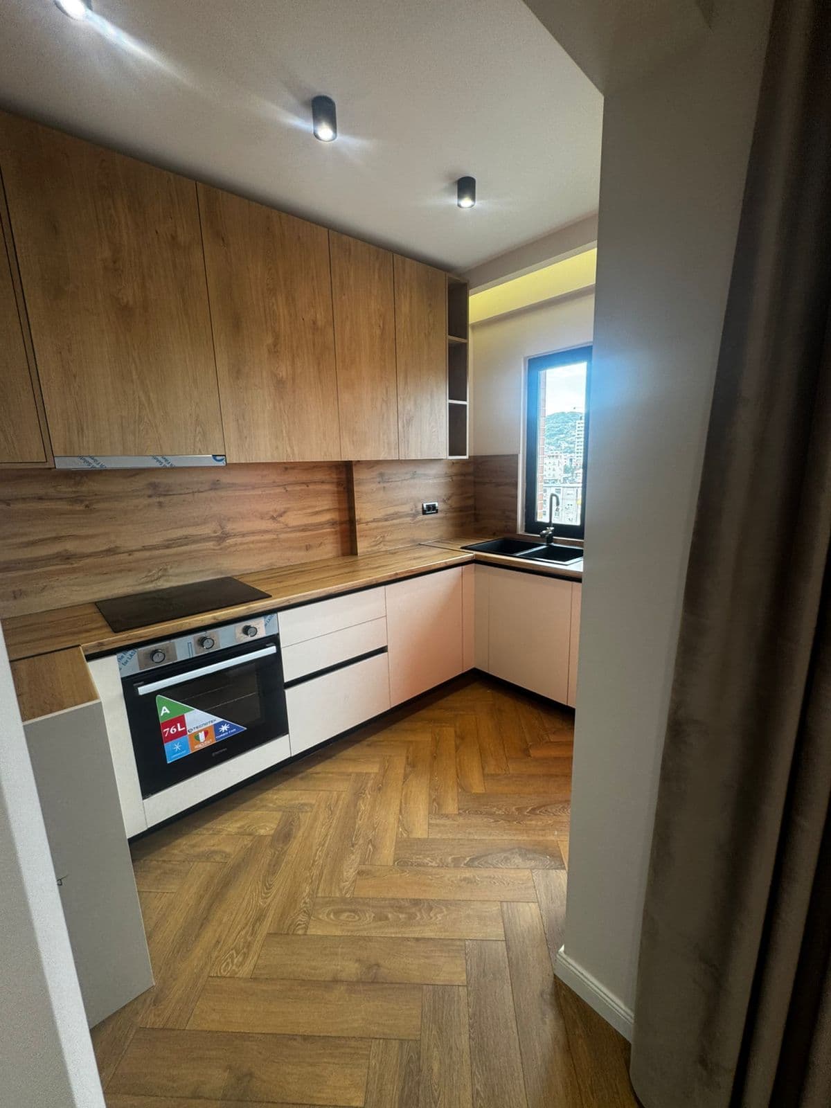 Shitet apartament 2+1 + garderobë – përballë Delijorgjit ! 3