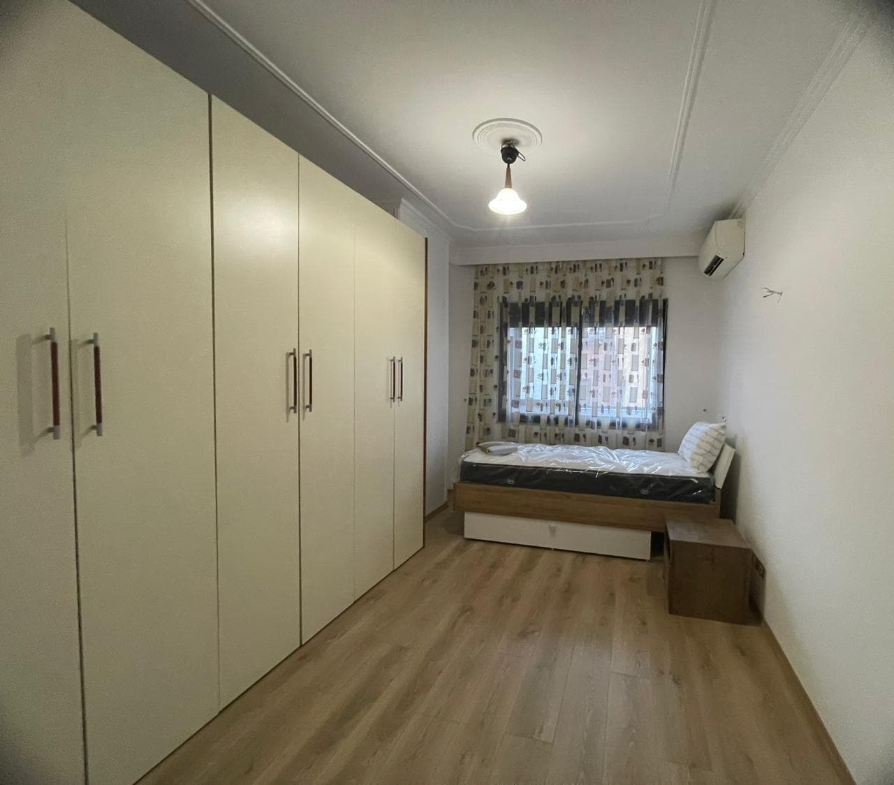 Jepet me Qira Apartament 2+1+2 tek Shallvaret! 4