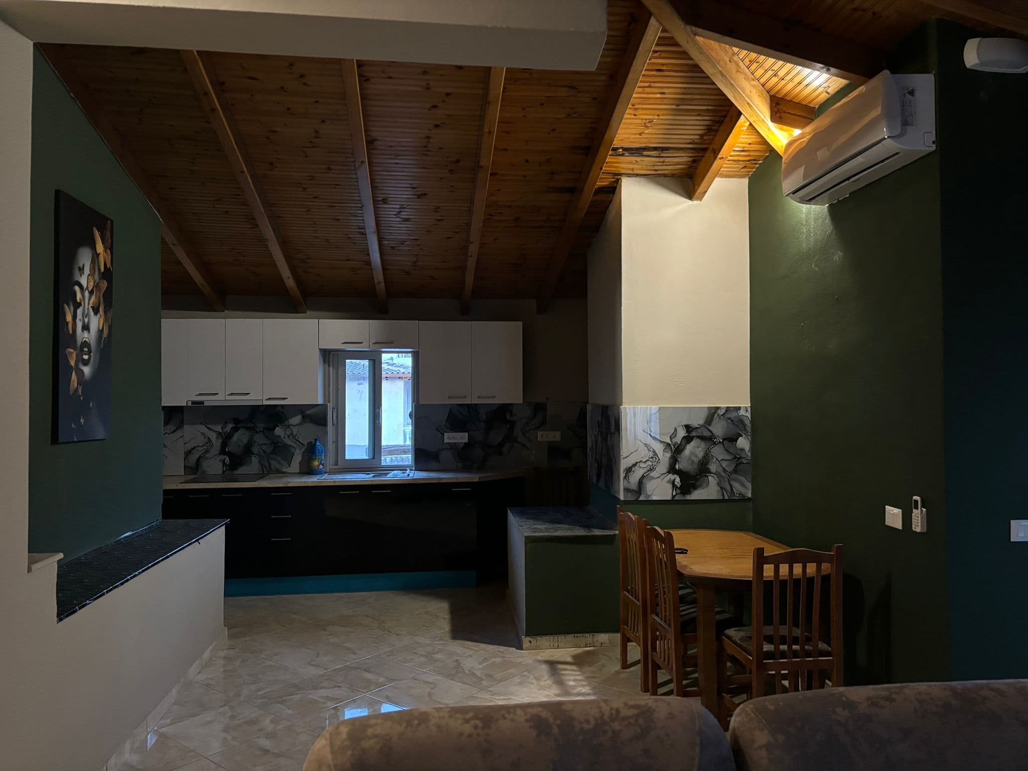 Shitet Apartament 2+1+2 ne Sarande! 3