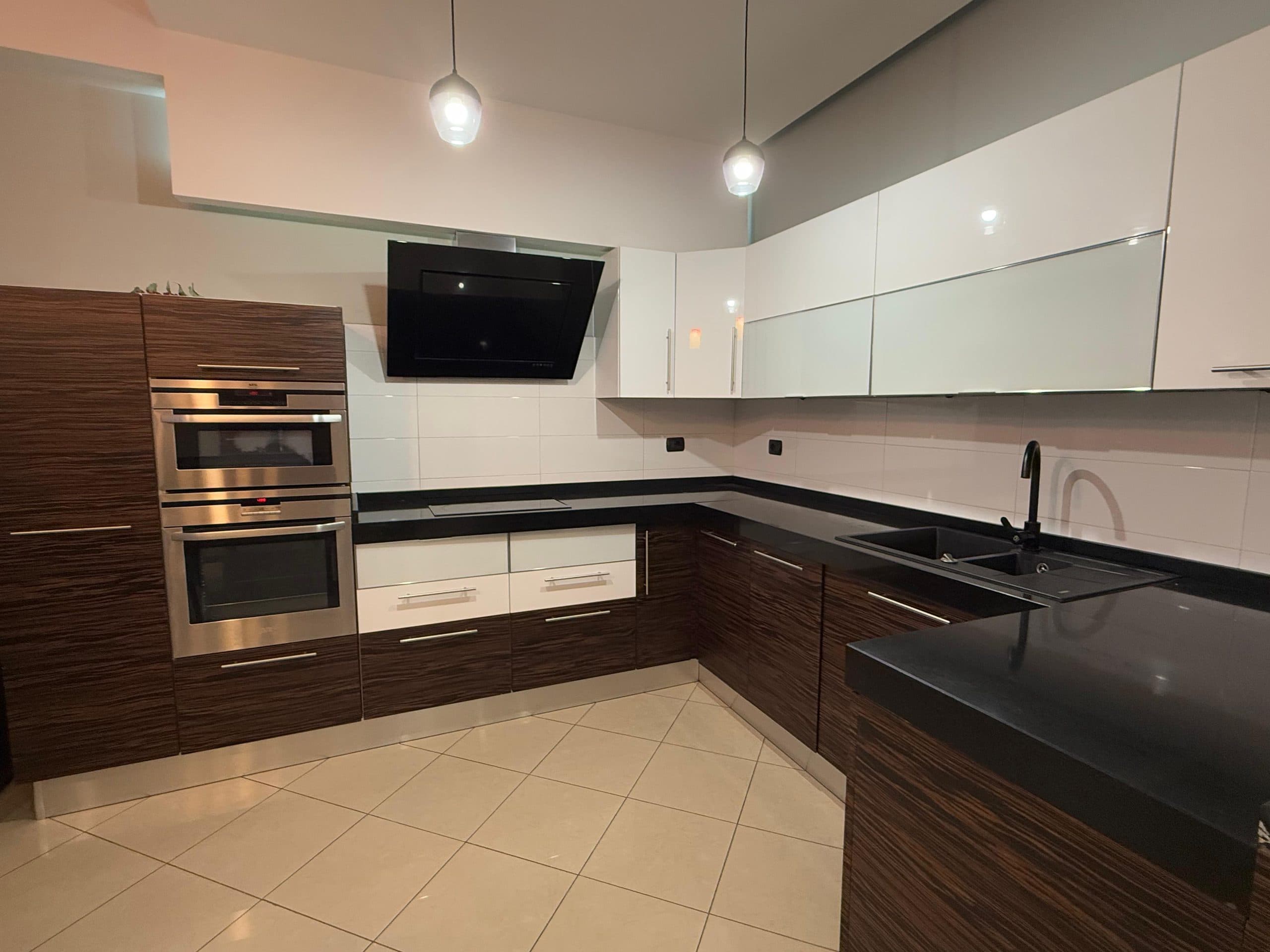 Jepet me Qira Apartament 2+1 ne Hyrje te Bllokut! 4
