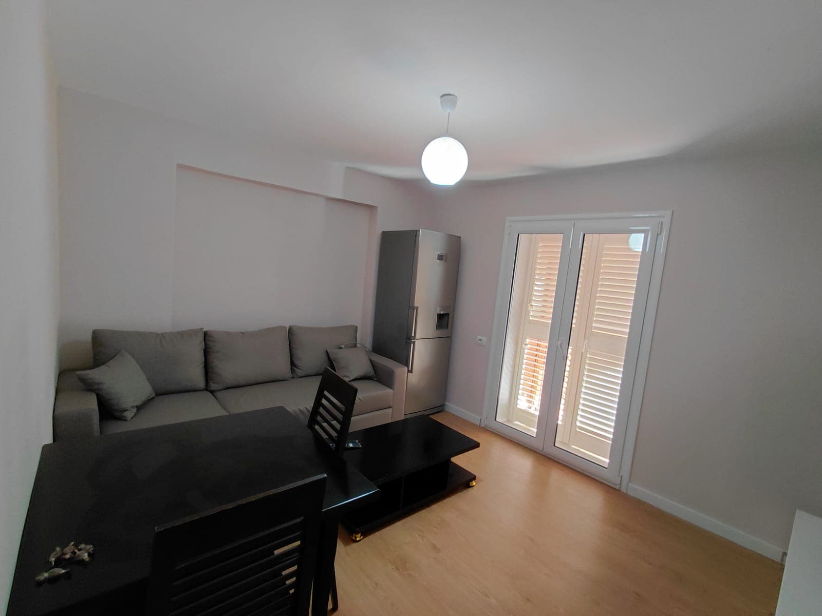 Jepet Apartament me Qira 1+1 tek Rruga e Dibrës ! 2