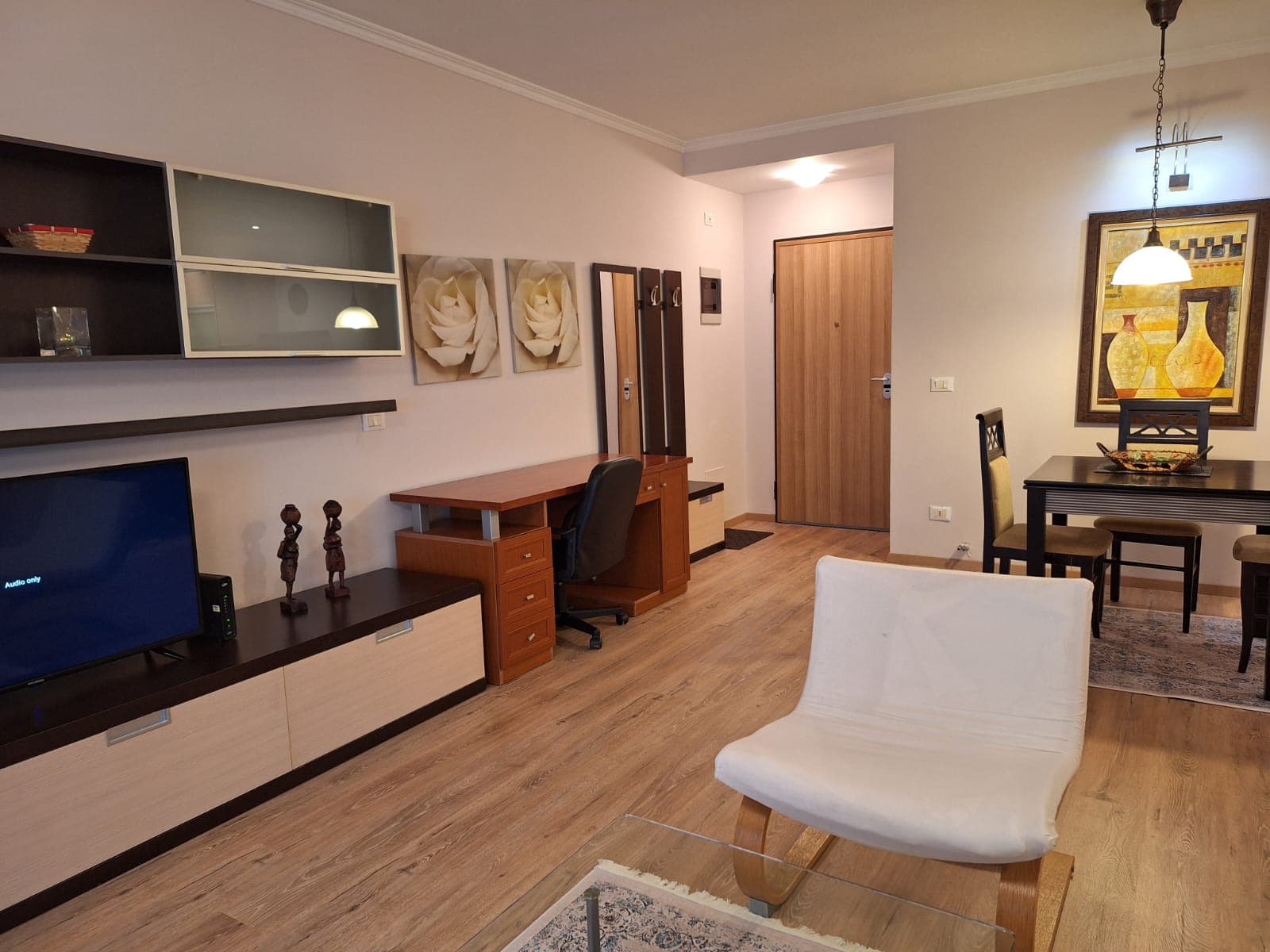 Jepet me Qira Apartament 2+1+2 tek Lsi, Pallati Conadit, Bllok! 4