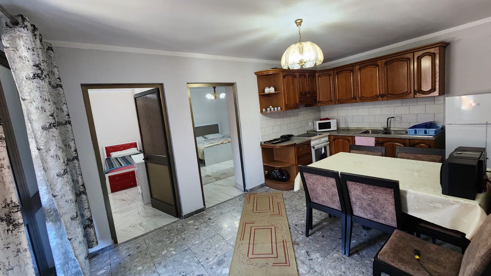 Apartament 2+1+2 me qira – Rruga Fortuzi - 5 minuta larg qendrës së Tiranës ! 2