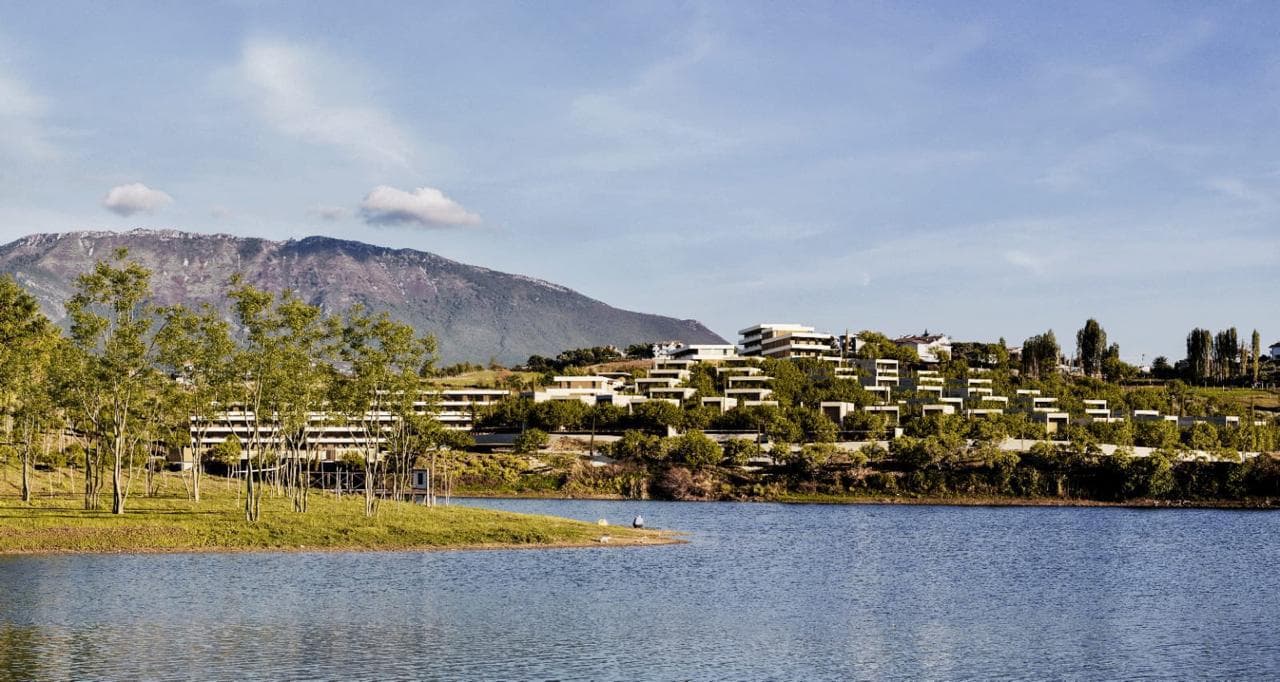 Shitet Apartament 3+1+2 tek Farka Lake Front Residence, Liqeni i Farkes!