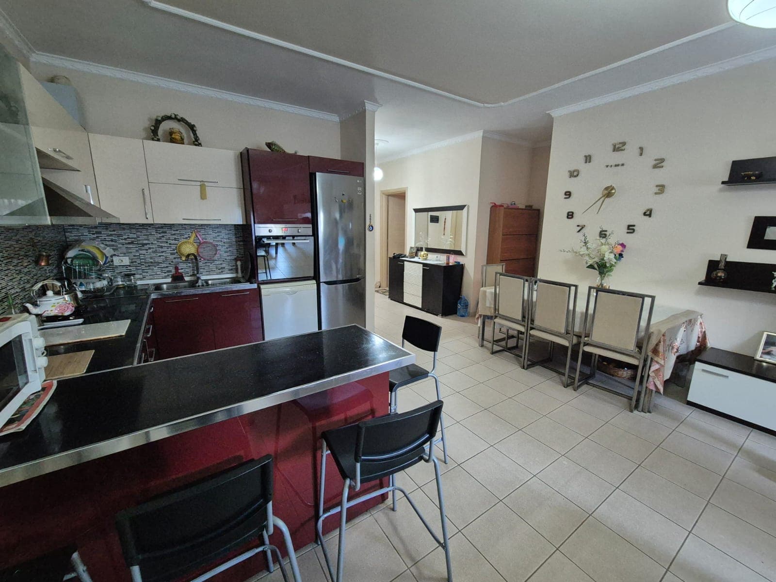 Shitet apartament 2+1 tek Liqeni i Thate! 3