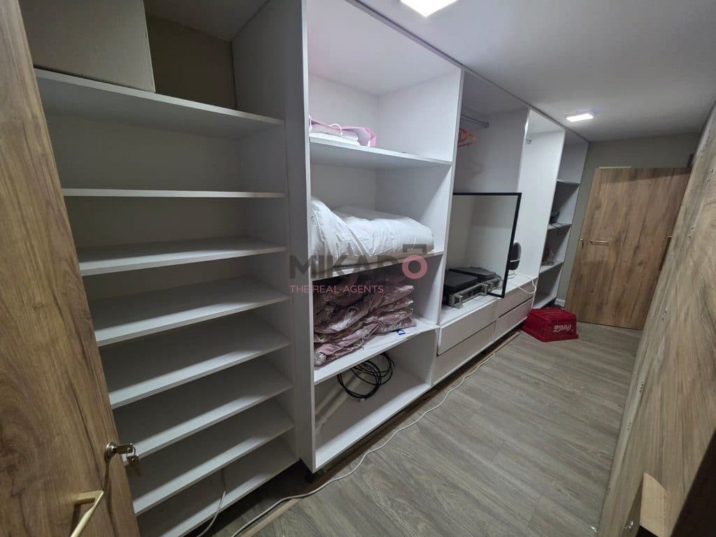 Shitet duplex 1+1 për banim ose zyrë – Yzberisht ! 4