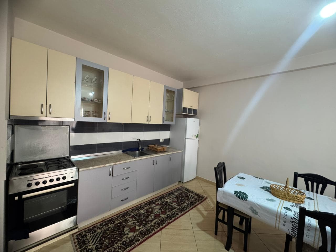 Jepet Apartament 1+1 me qira – Astir, afër Rrethit ! 4