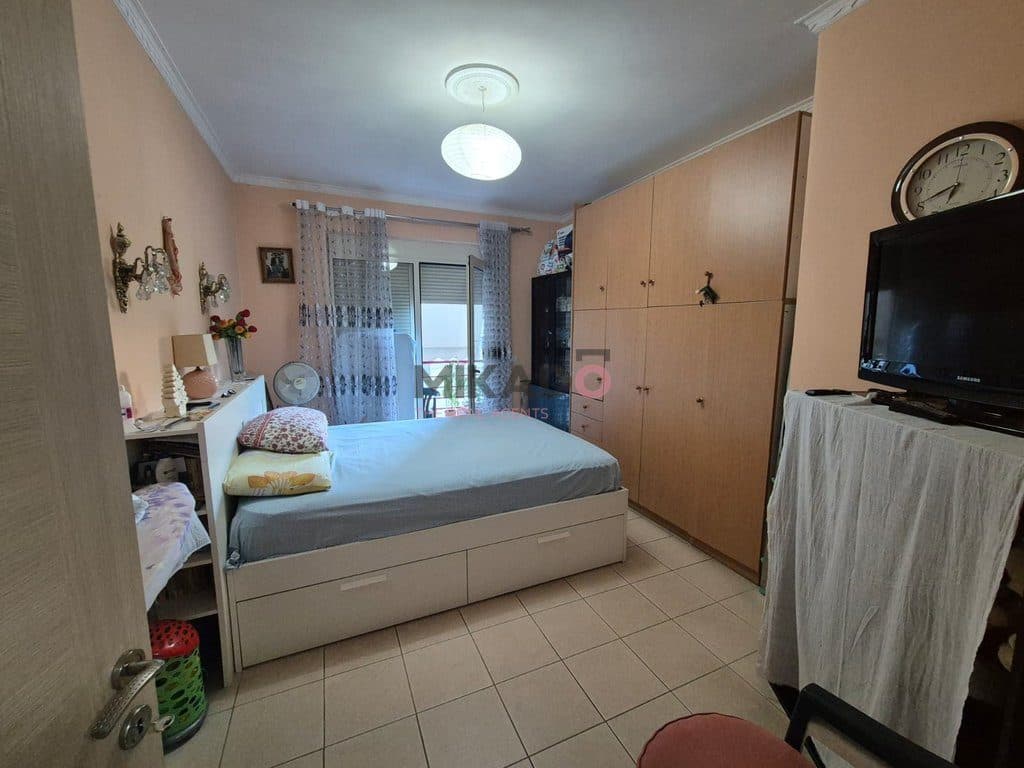 Shitet apartament 2+1 tek Liqeni i Thate! 4