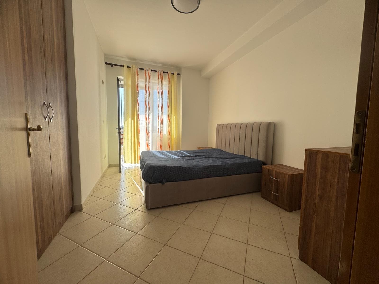 Jepet me Qira Apartament 2+1+ Ballkon – tek bar Artisti ne Astir ! 2