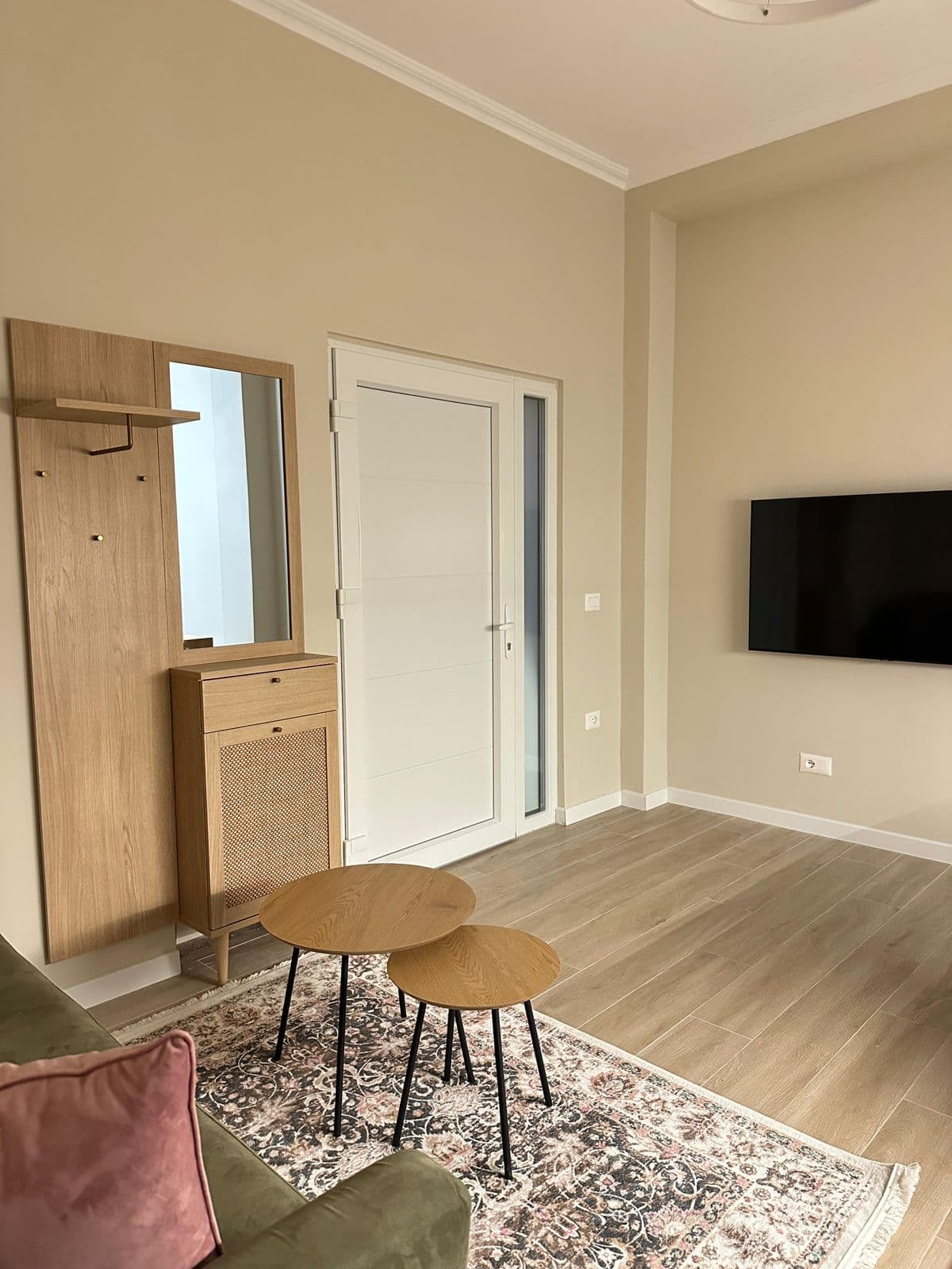 Jepet me Qira Apartament 1+1 - Pranë Spitalit “Nënë Tereza” ! 2