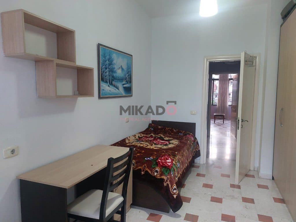 Apartament 3+1 + ballkon me qira – Pazari i Ri ! 4