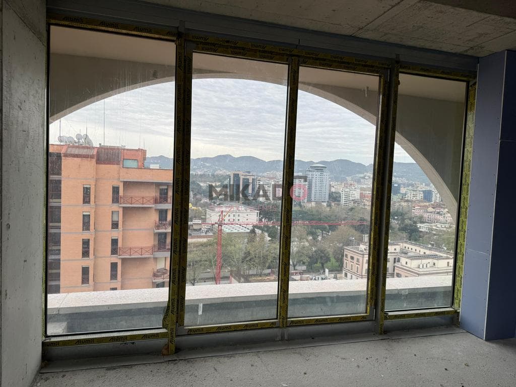Shitet Apartament 2+1+2 tek Tirana Boulevard! 3
