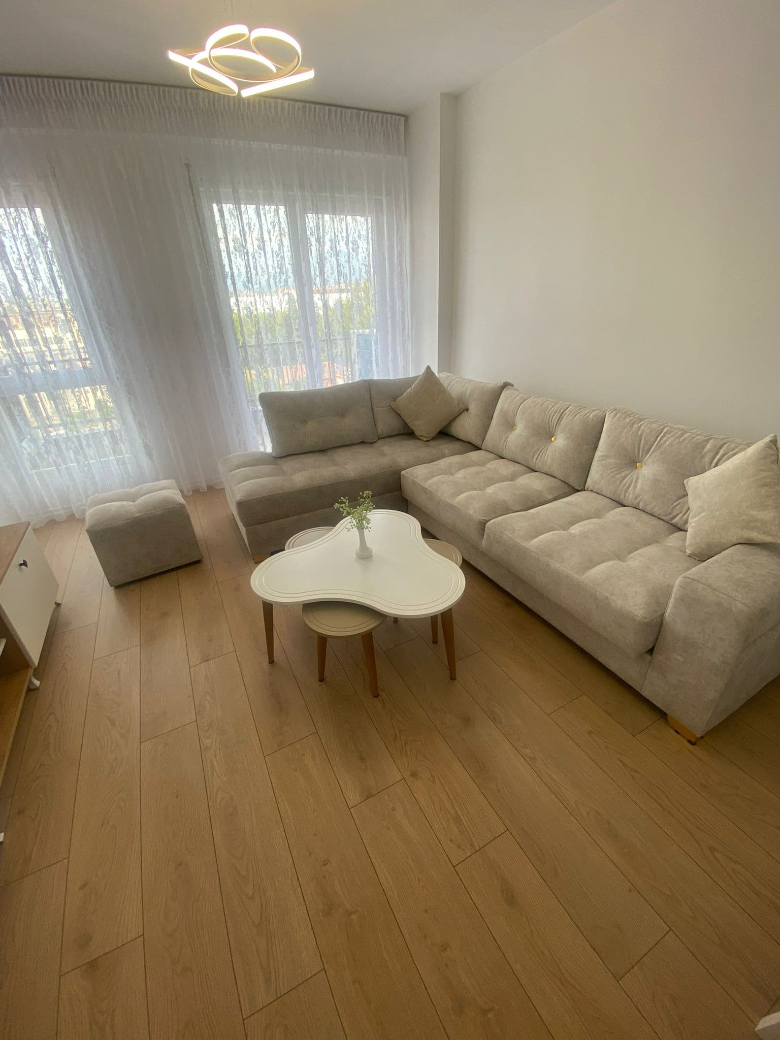 Jepet me Qira Apartament 1+1 – Rruga 5 Maji ! 2