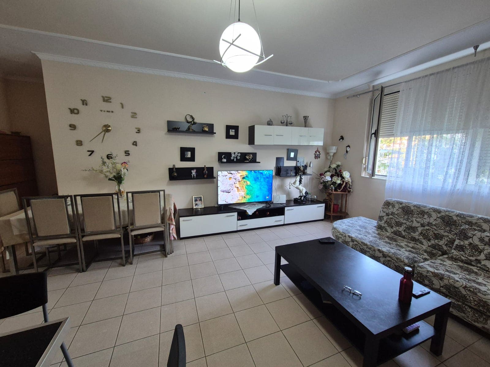 Shitet apartament 2+1 tek Liqeni i Thate!