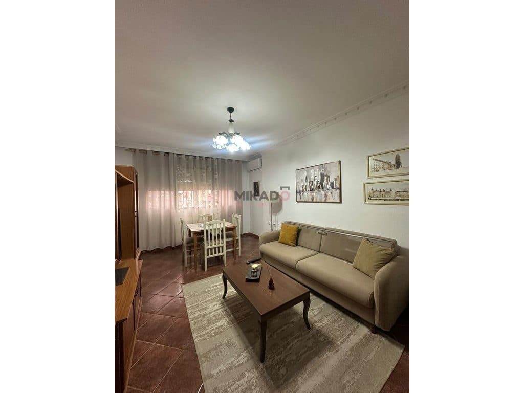 Apartament 2+1+ Ballkon me qira – Pranë Liceut Artistik ! 2