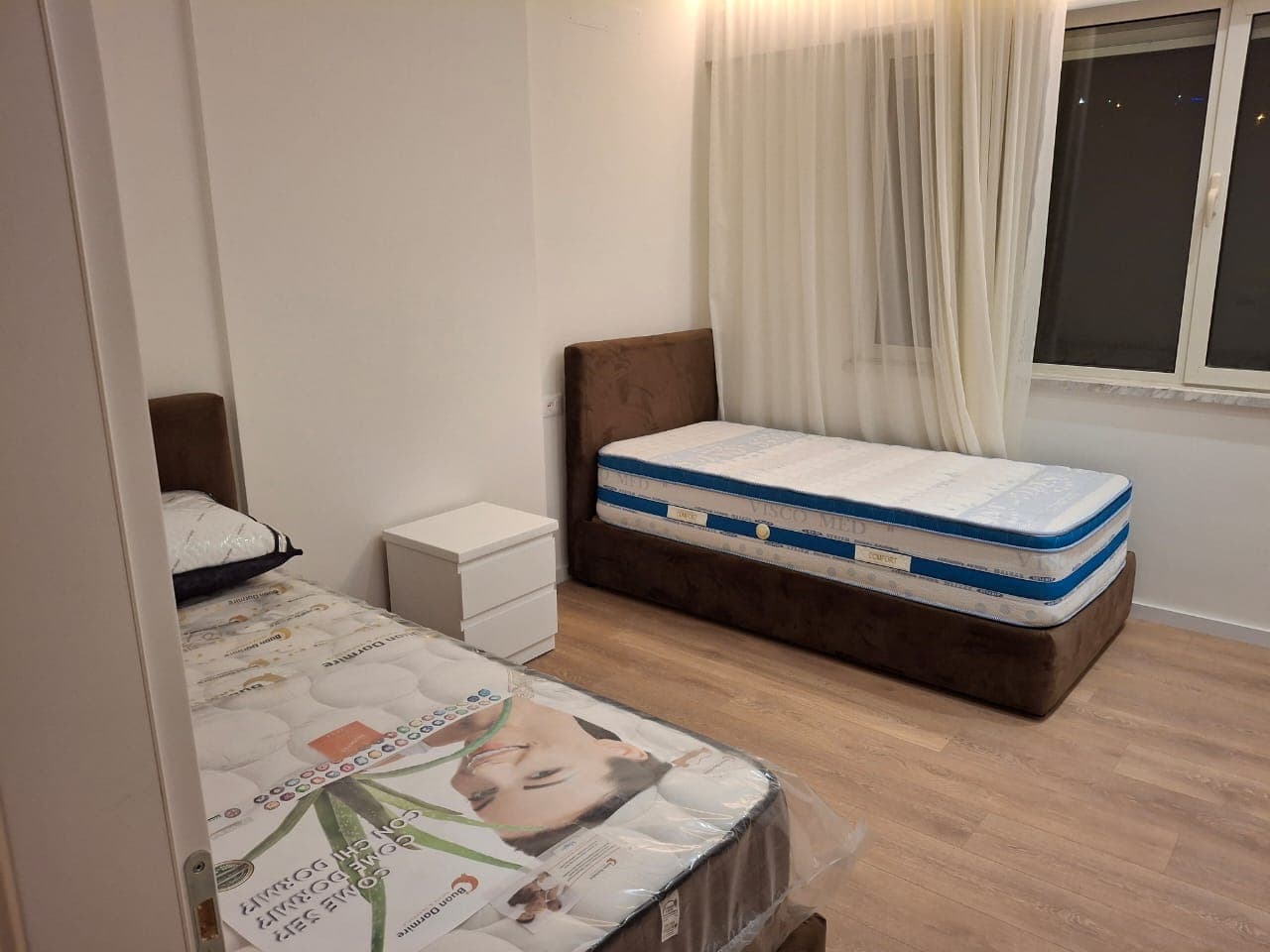 Jepet me Qira Apartament 3+1+2 tek Liqeni i Thatë, përballë Radissonit! 3