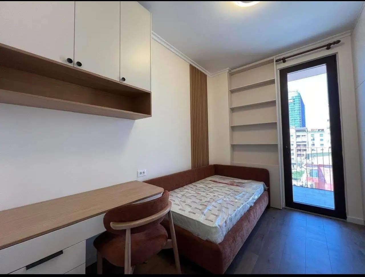 🏡 Jepet me qira apartament 2+1+PARKIM në Rrugën e Kosovarëve, pranë Altana!