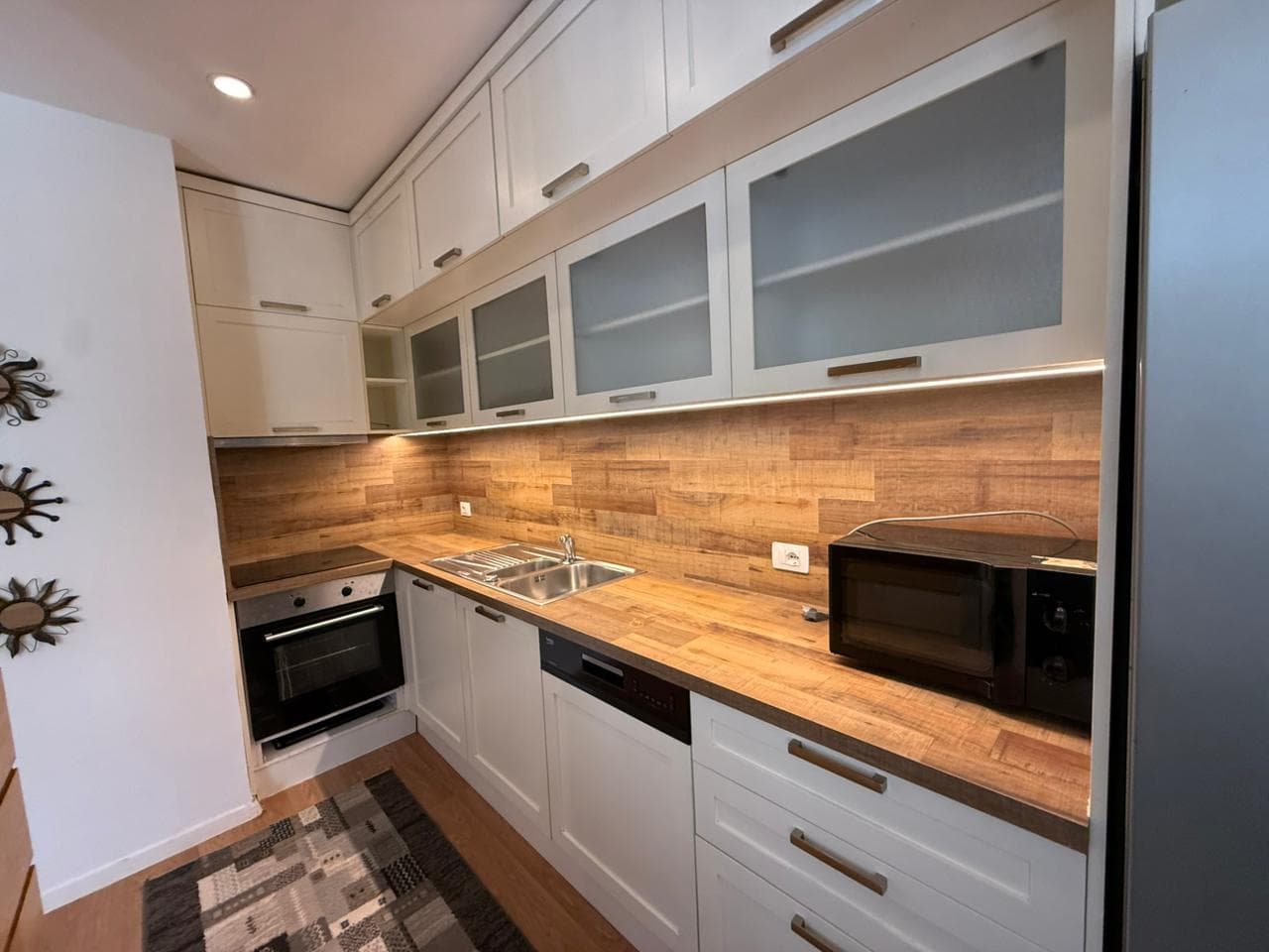 Jepet me Qira Apartament 2+1 tek Kodra e Diellit ! 3