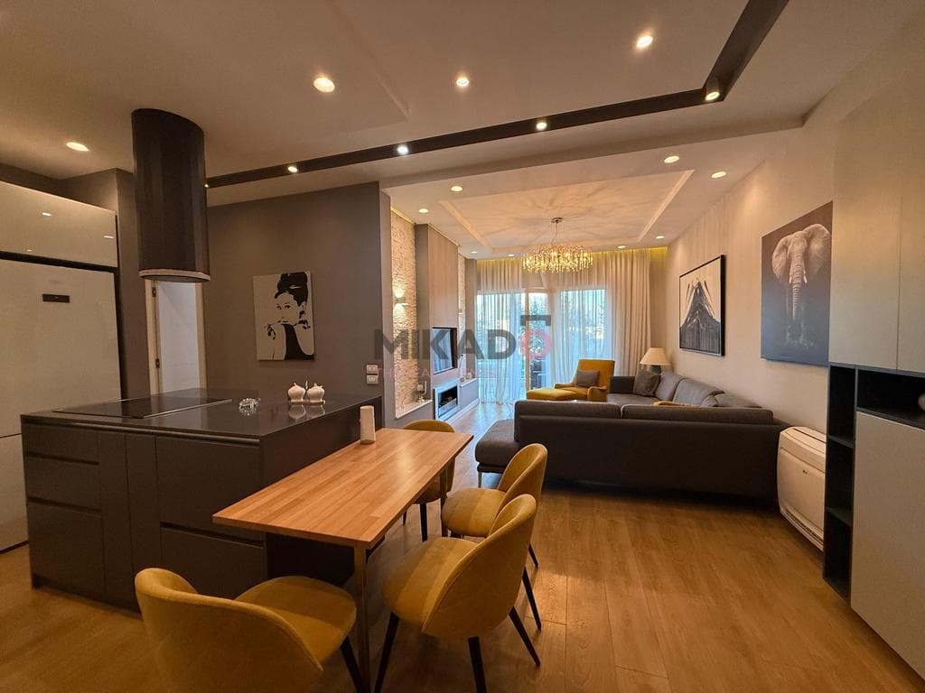 Jepet me Qira Apartament 2+1+2 tek Xhamia e Selites, Kopshti Botanik! 3