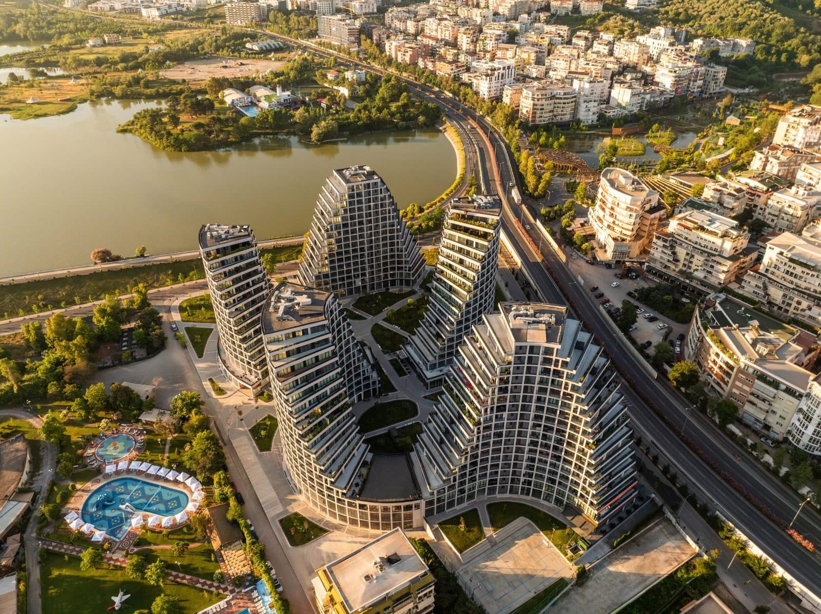 Jepet me Qira Ambient Komercial tek Lake View Residence!