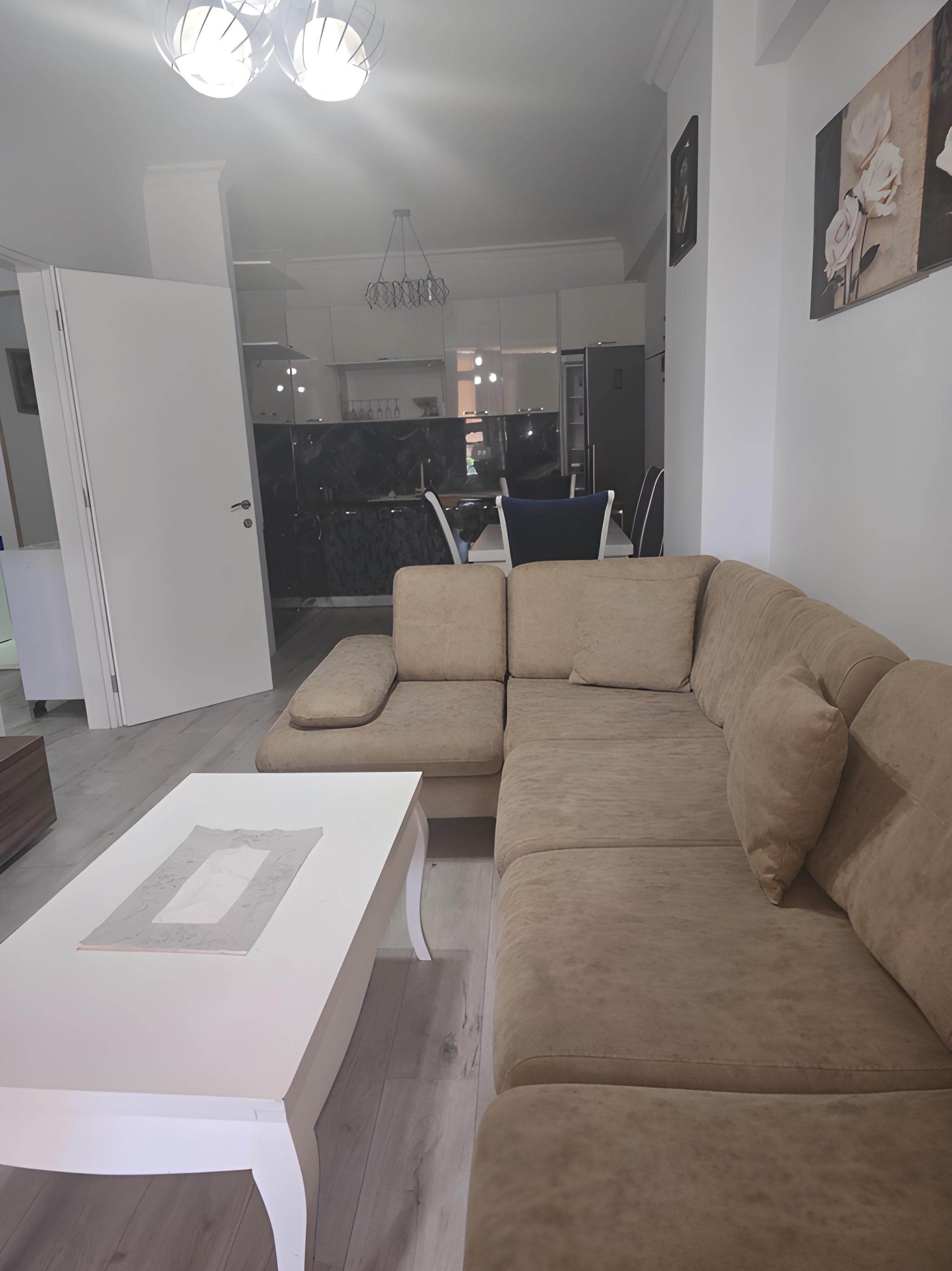 Jepet me Qira Apartament 2+1+ Ballkon – Astir !