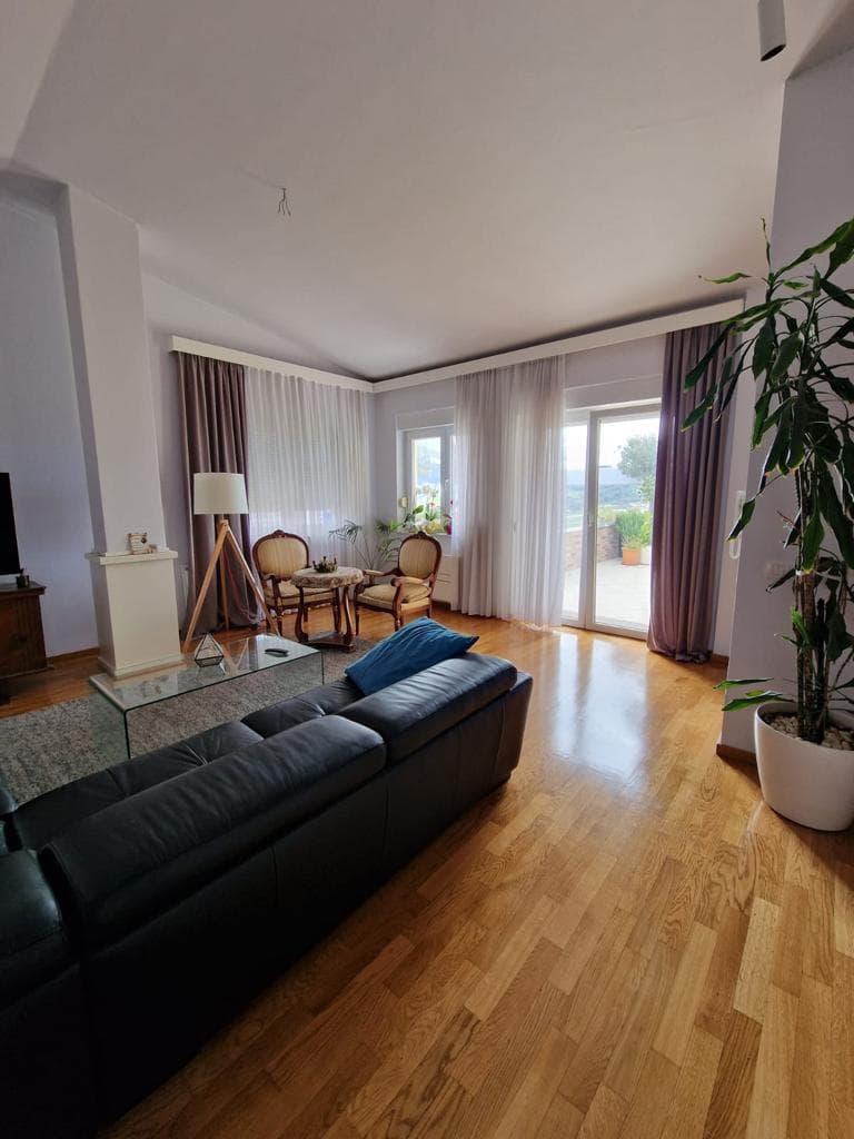 Jepet me Qira Apartament 2+1 ne Sauk! 3