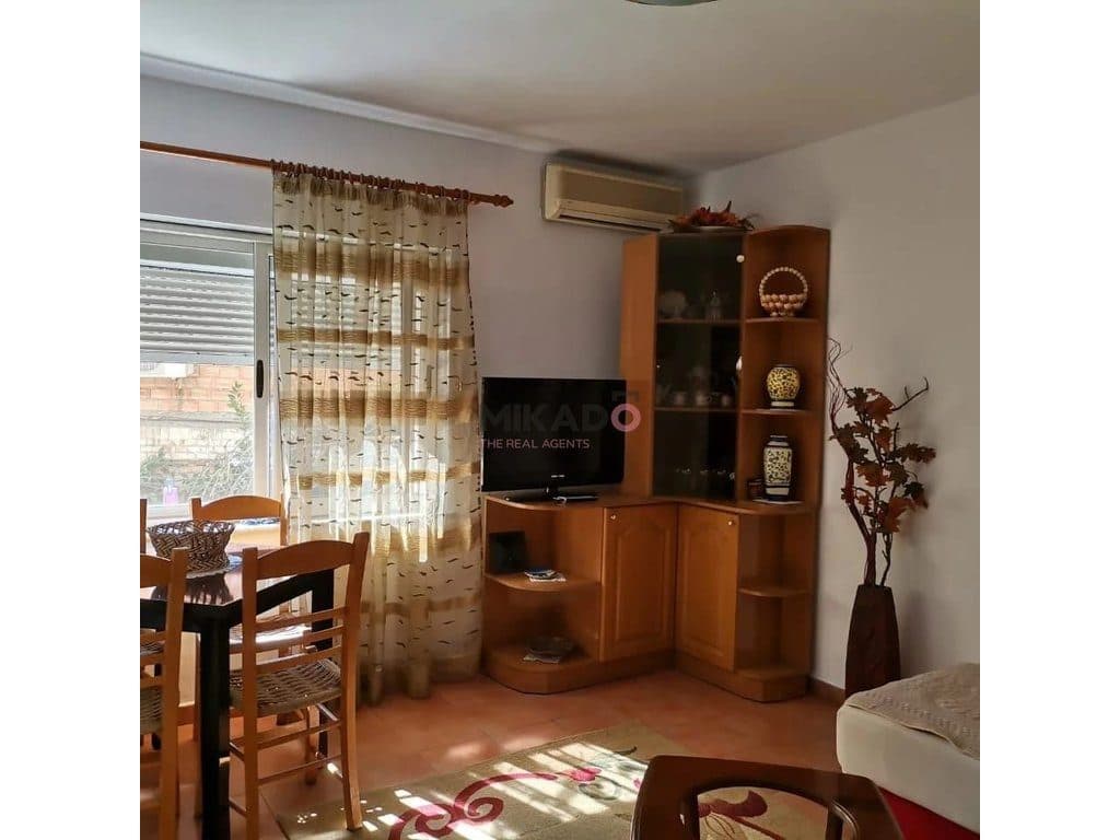 Jepet me Qira Apartament 2+1 – Pranë Gjimnazit “Ismail Qemali”! 2