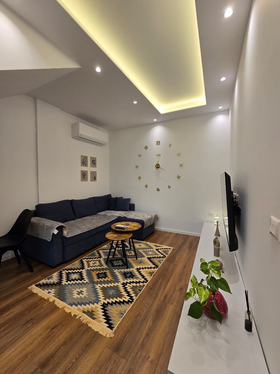 Jepet me Qira Apartament 1+1 tek Rruga e Durrësit !