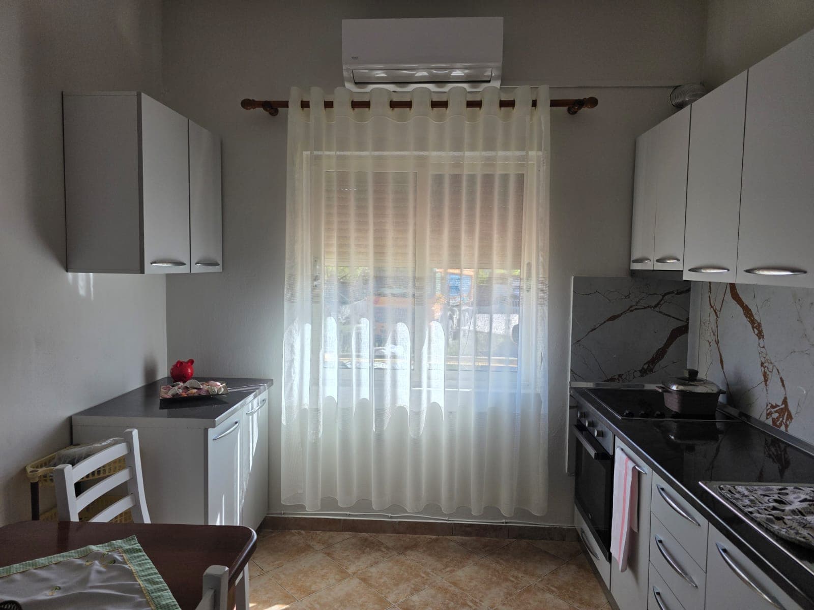 Apartament 1+1 me qira – pranë Spitalit Amerikan 3 ! 2