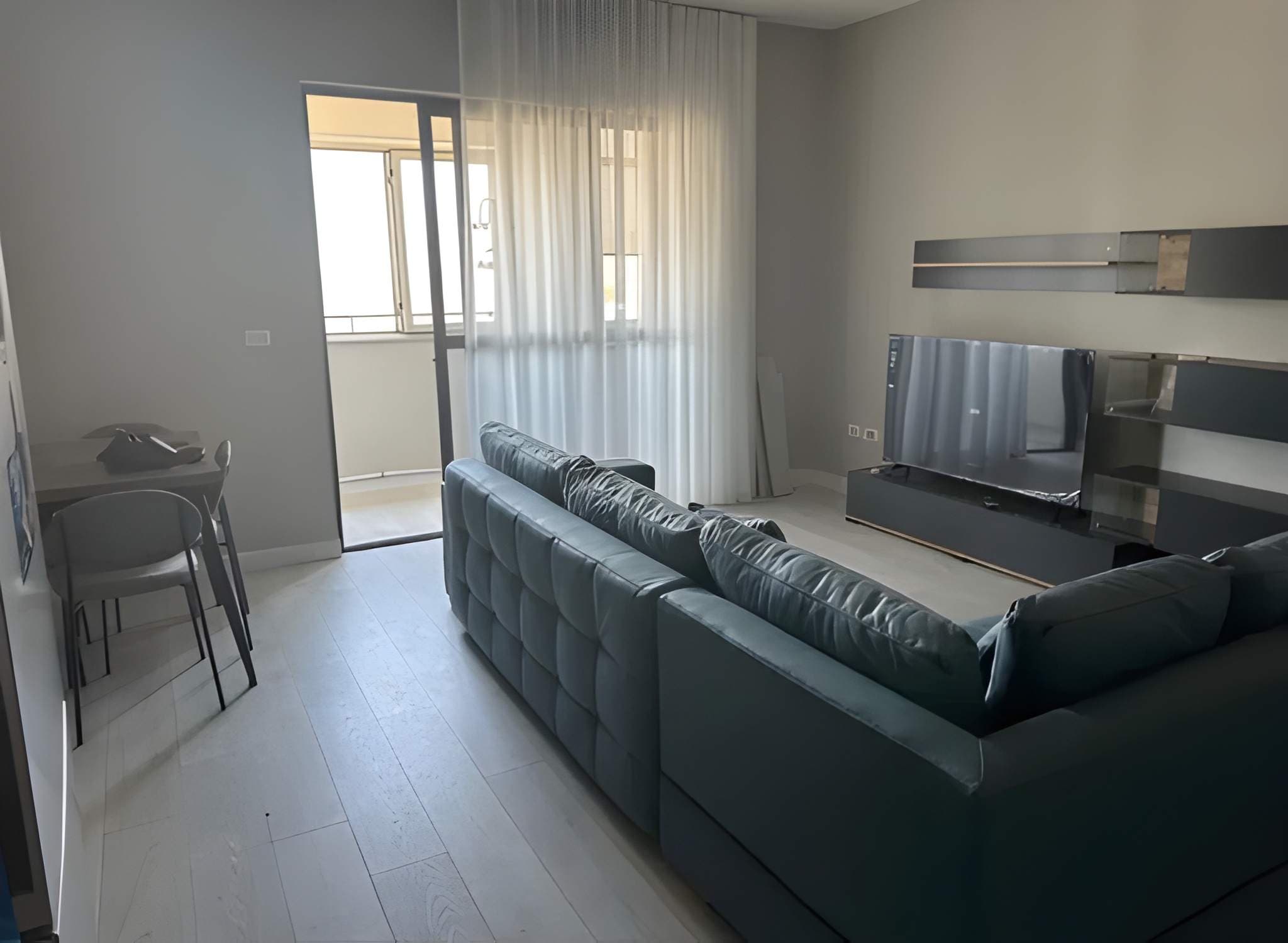 Jepet Apartament 2+1 me qira – Materniteti i Ri, afer Pasticeri Tito !