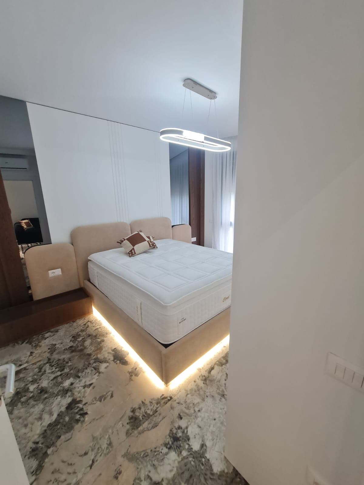 Jepet me qira apartament 1+1 tek Liqeni i Thate! 4
