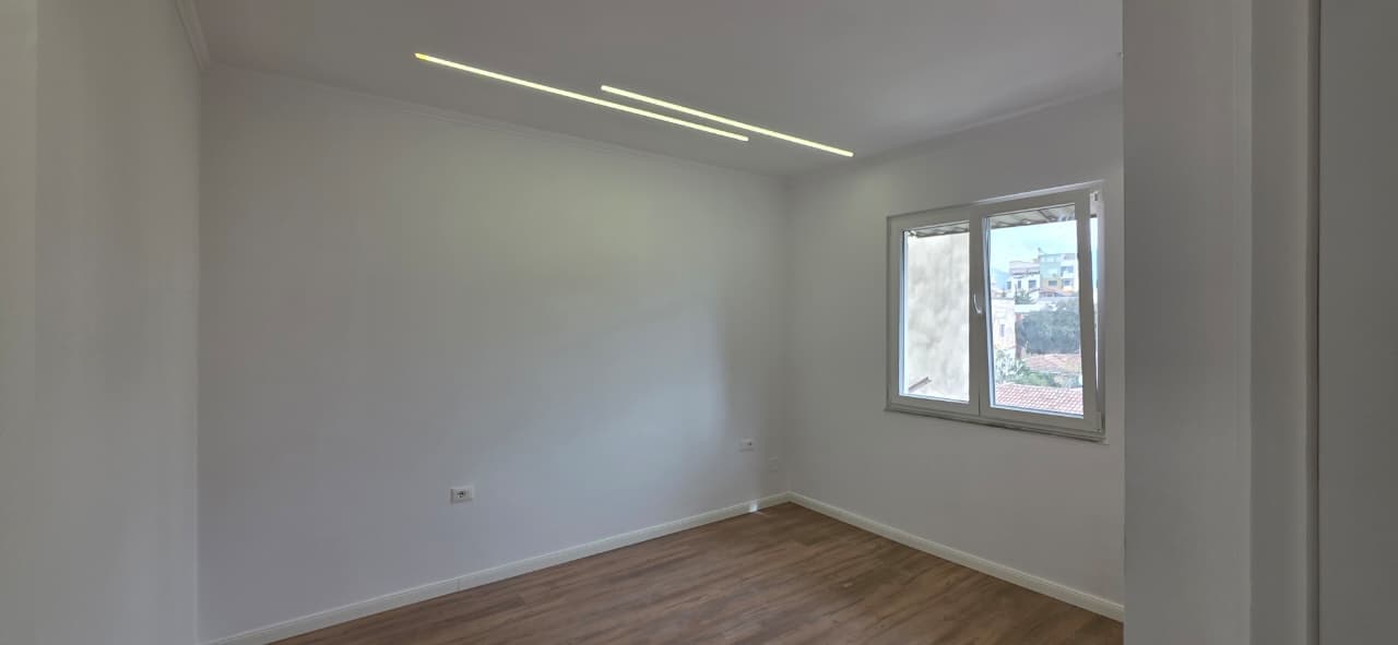 Shitet Apartament 2+1 tek Rruga Bardhyl! 4