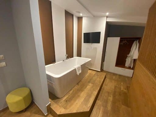 SHITET HOTEL NE TIRANE! 3