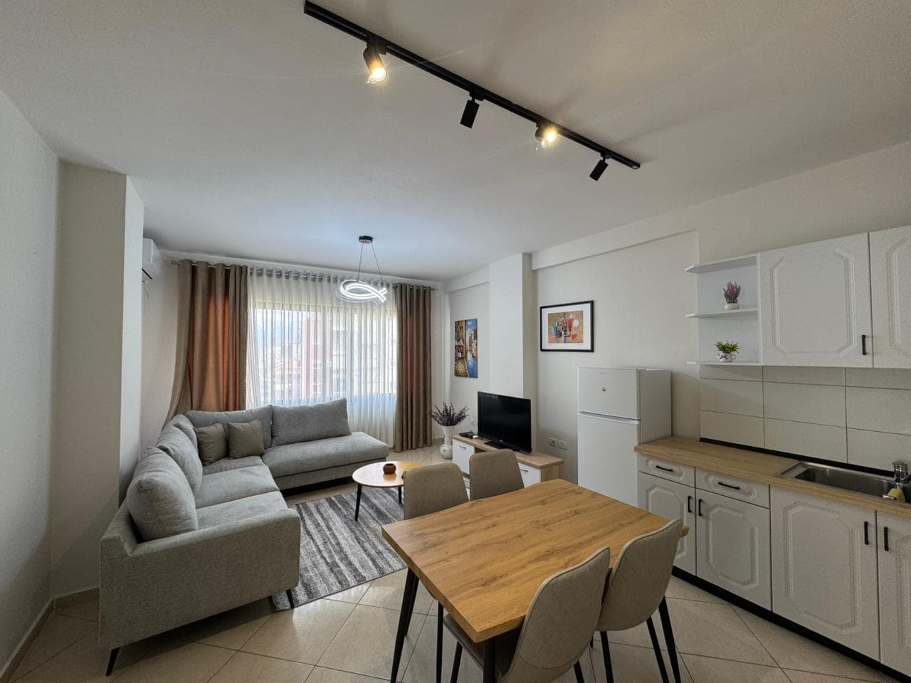 Apartament 2+1 me qira – Rrethi i Astirit !