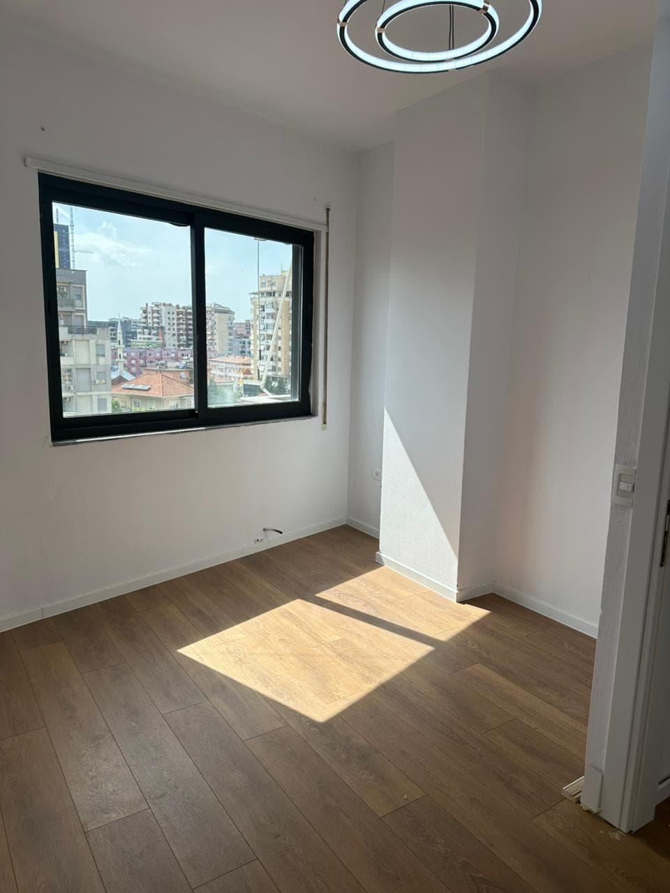 Shitet apartament 2+1 prane Pazarit te Ri!
