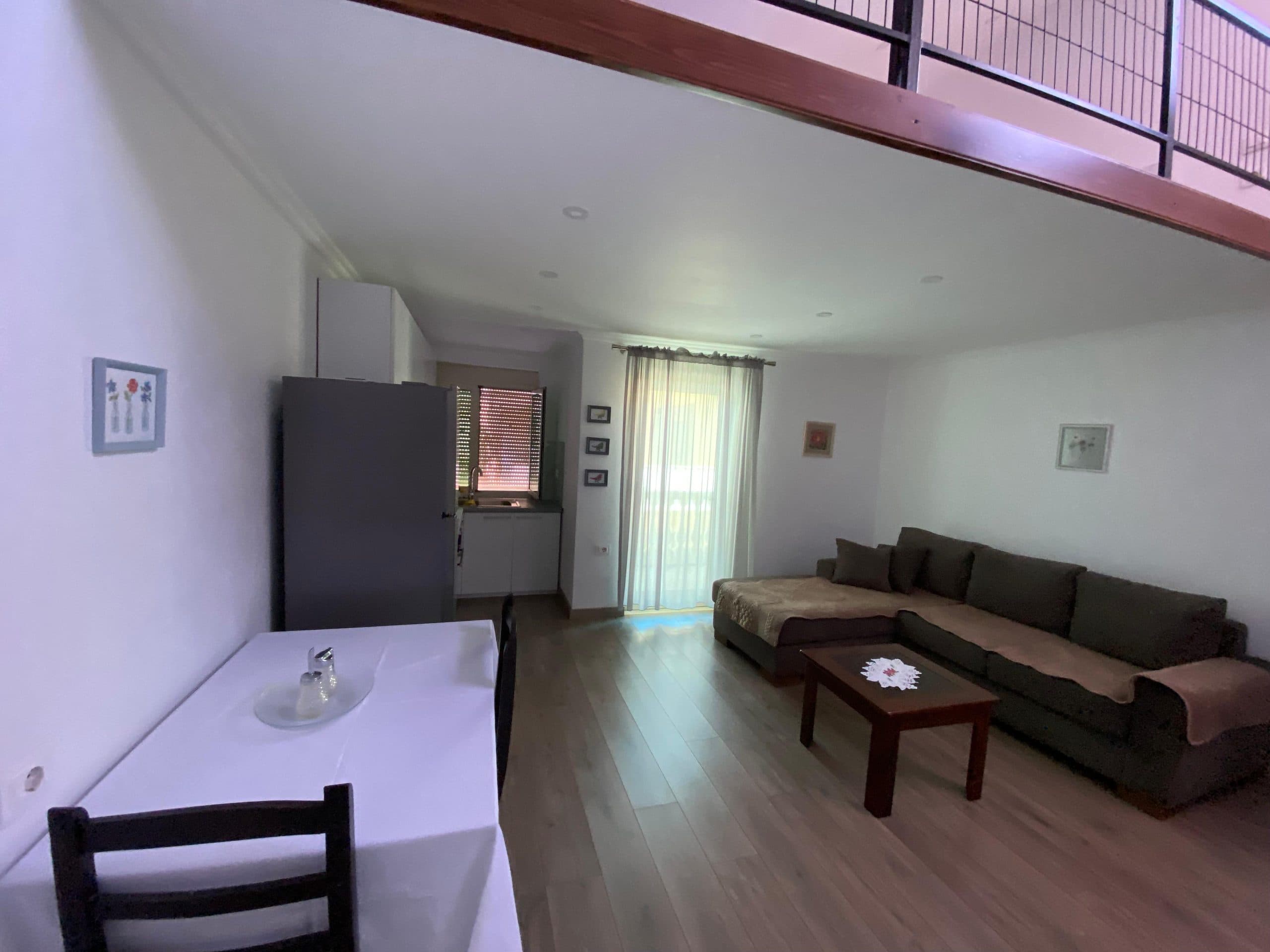 Jepet me Qira Apartament 1+1 tek Rruga e Durrësit !
