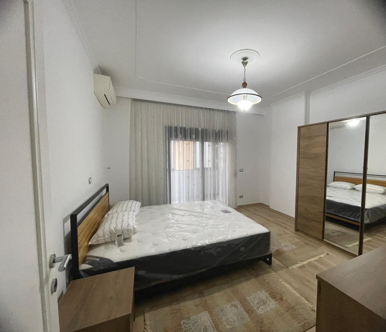Jepet me Qira Apartament 2+1+2 tek Shallvaret! 3