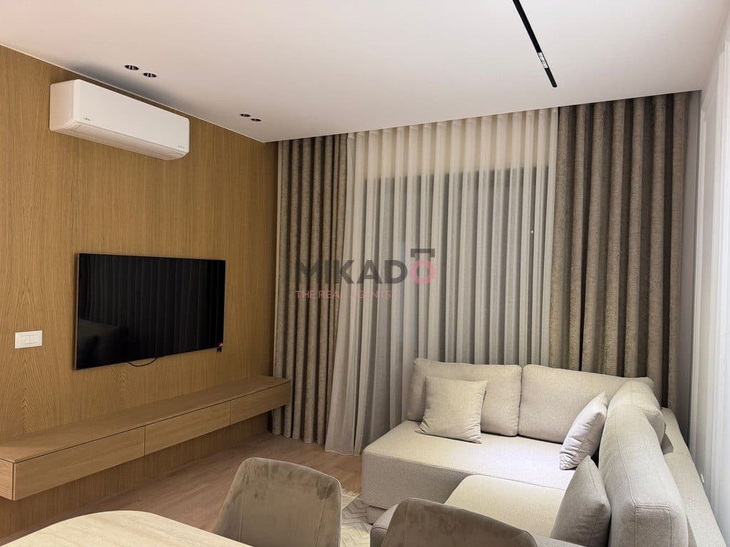 Apartament luksoz 1+1 me qira – Kryqëzimi i Komunës së Parisit !