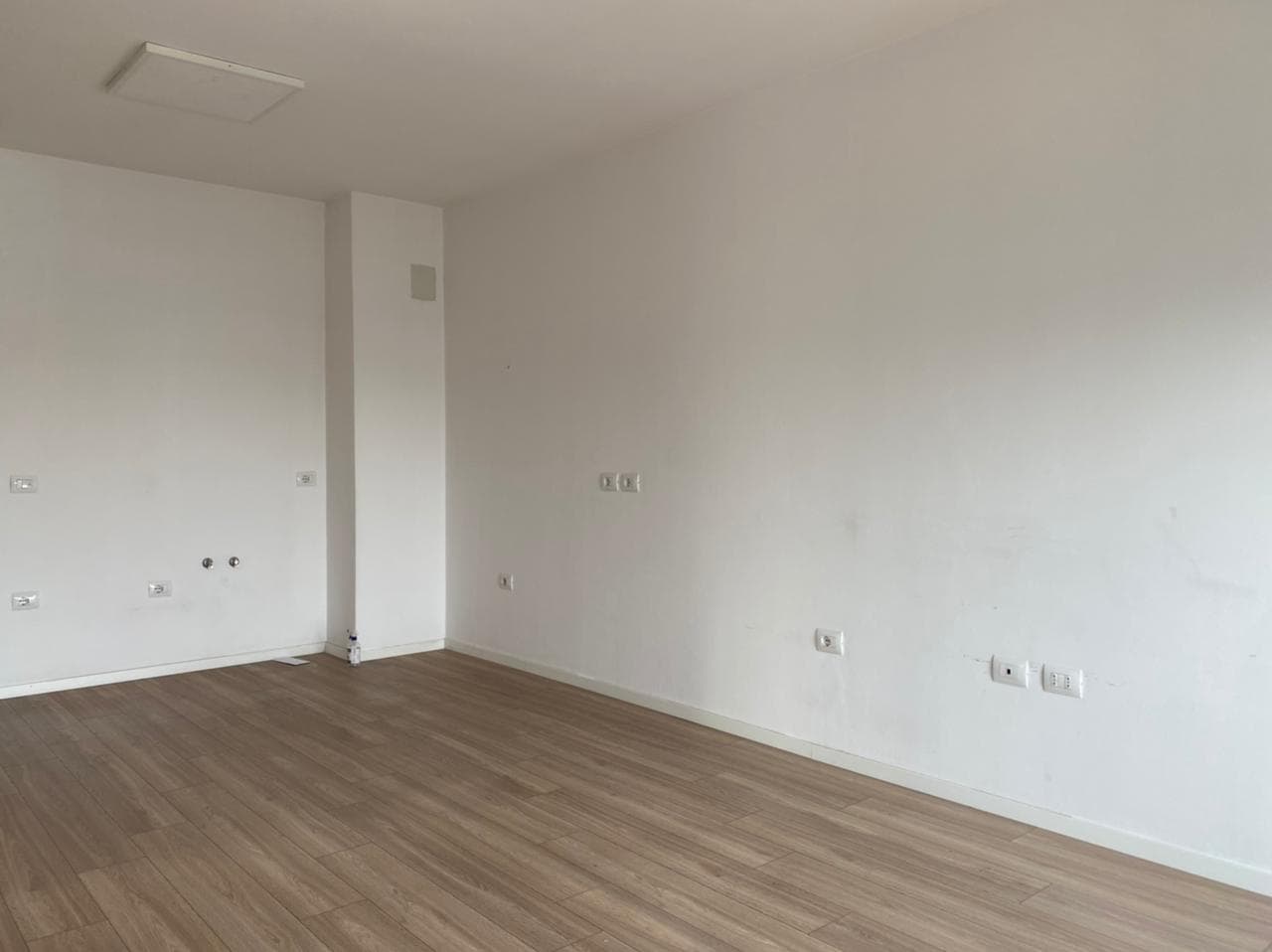 Jepet me Qira Ambient per Zyra tek Rruga Forsina Plaku, prane 21 Dhjetorit! 3