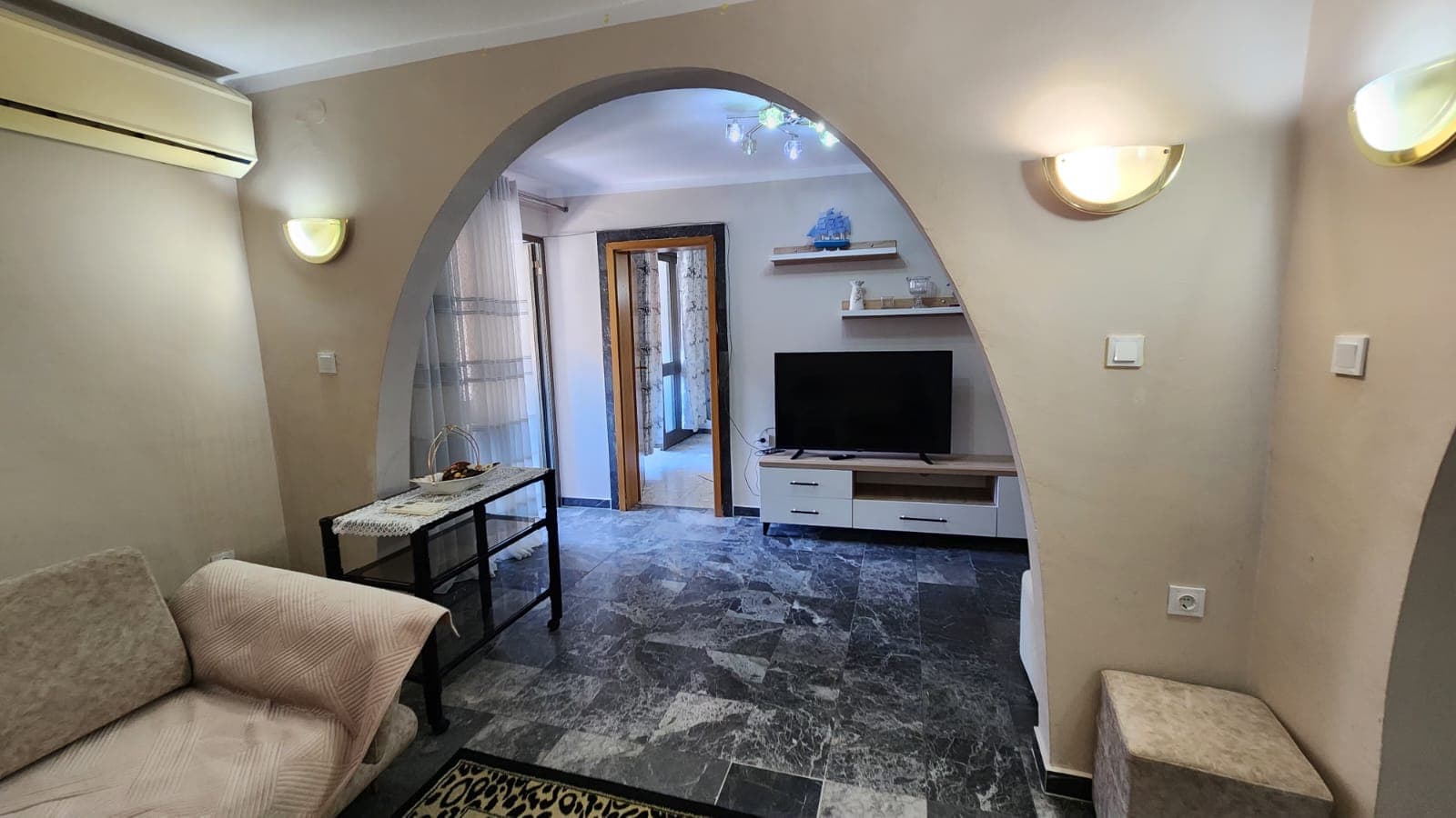 Apartament 2+1+2 me qira – Rruga Fortuzi - 5 minuta larg qendrës së Tiranës ! 3
