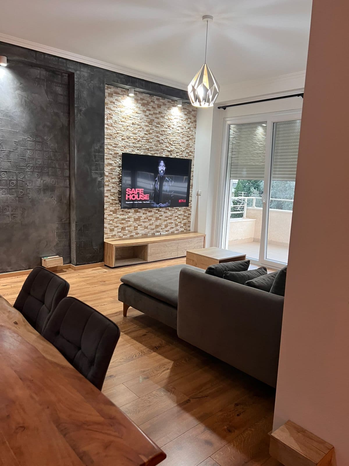 Jepet me Qira Apartament Luksoz 2+1 – Kopshti Botanik ! 3