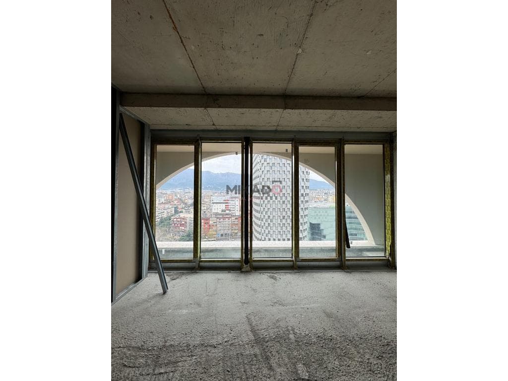 Shitet Apartament 2+1+2 tek Tirana Boulevard! 2
