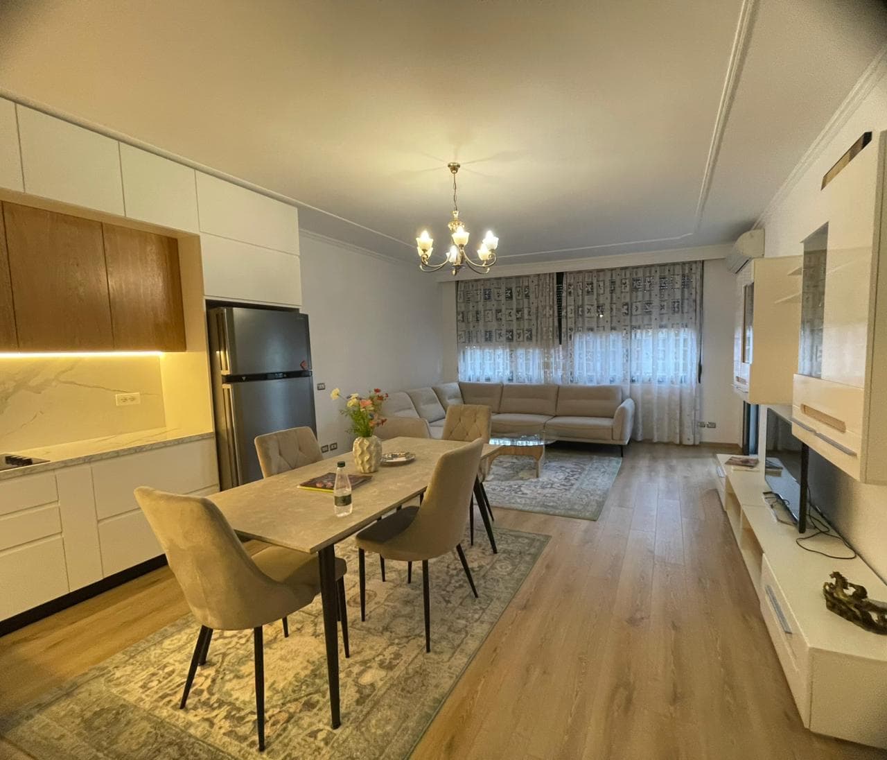 Jepet me Qira Apartament 2+1+2 tek Shallvaret!