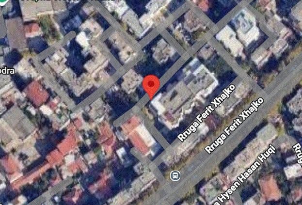 Shitet Garazh tek Rruga Memo Meto!