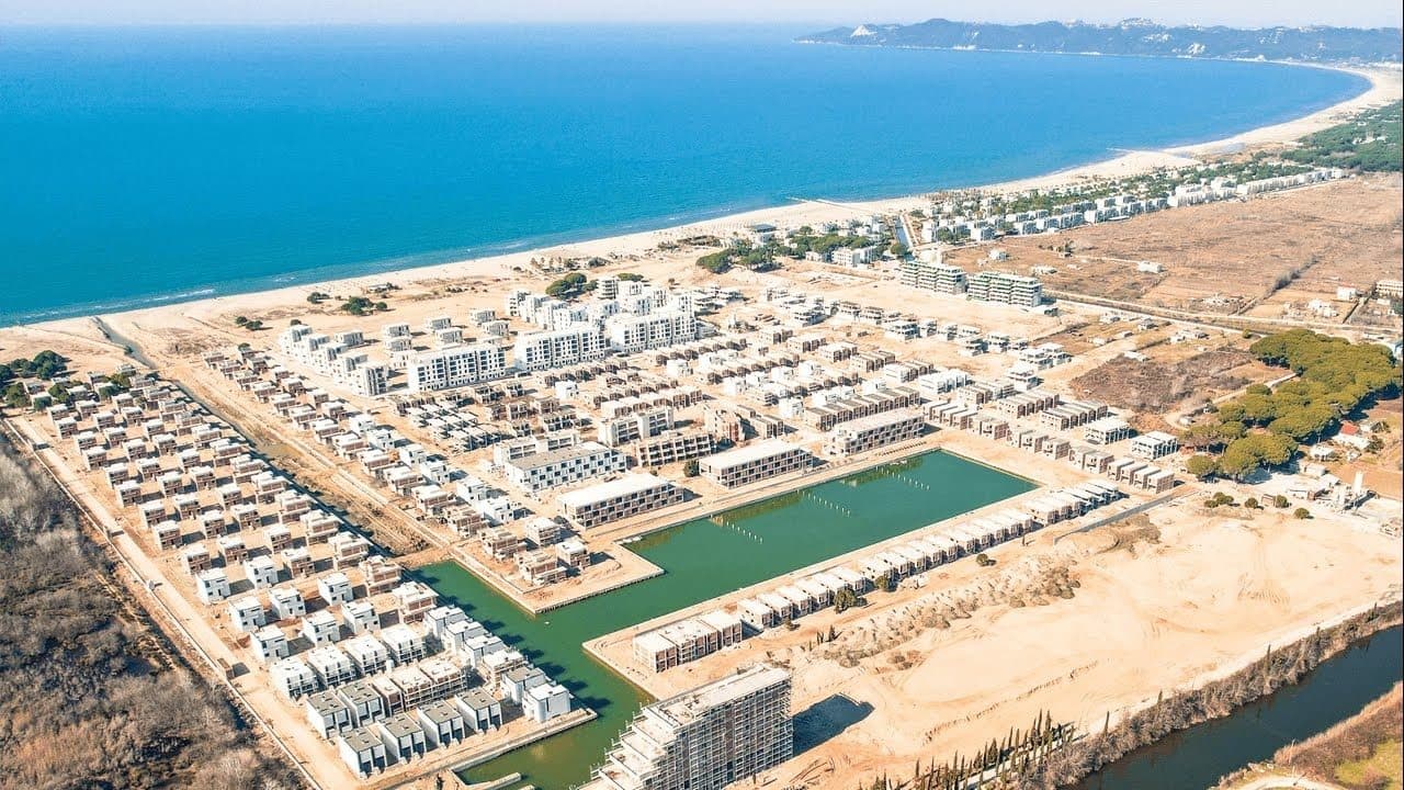 Shitet Apartament 2+1 ne Turquoise Marina, Gjiri Lalzit!