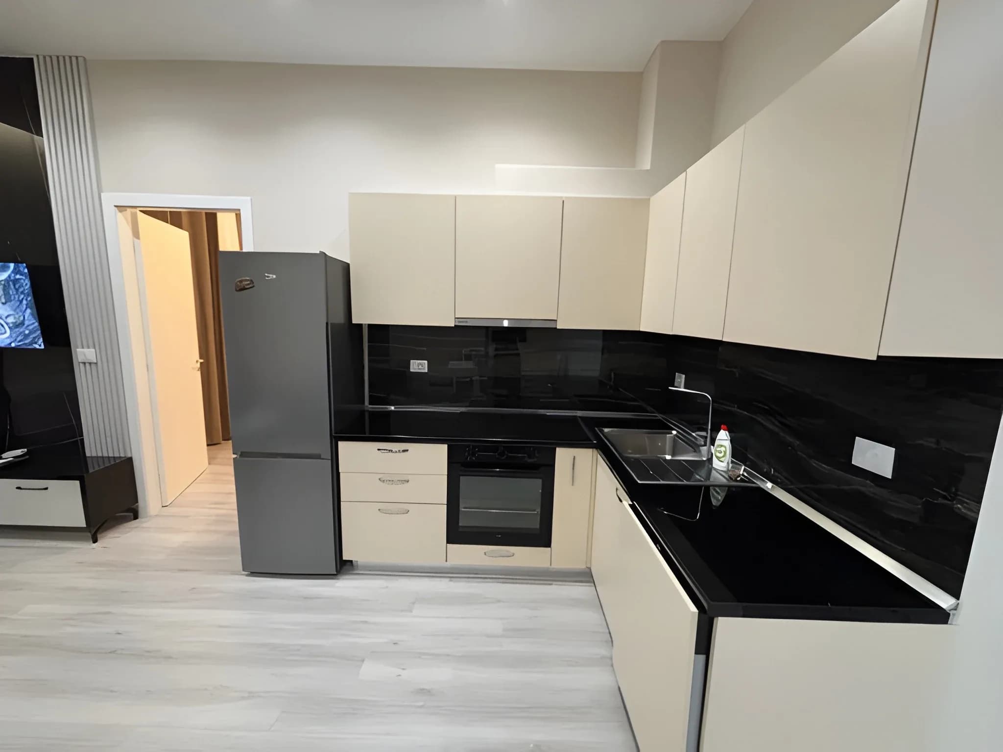 JEPET APARTAMENT 1+1 ME QIRA – Kopshti Botanik ! 4