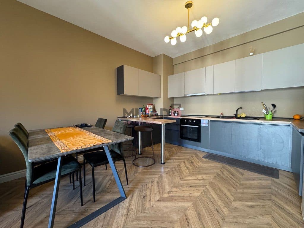 Shitet apartament 2+1 me 1 post parkimi tek Green City! 2