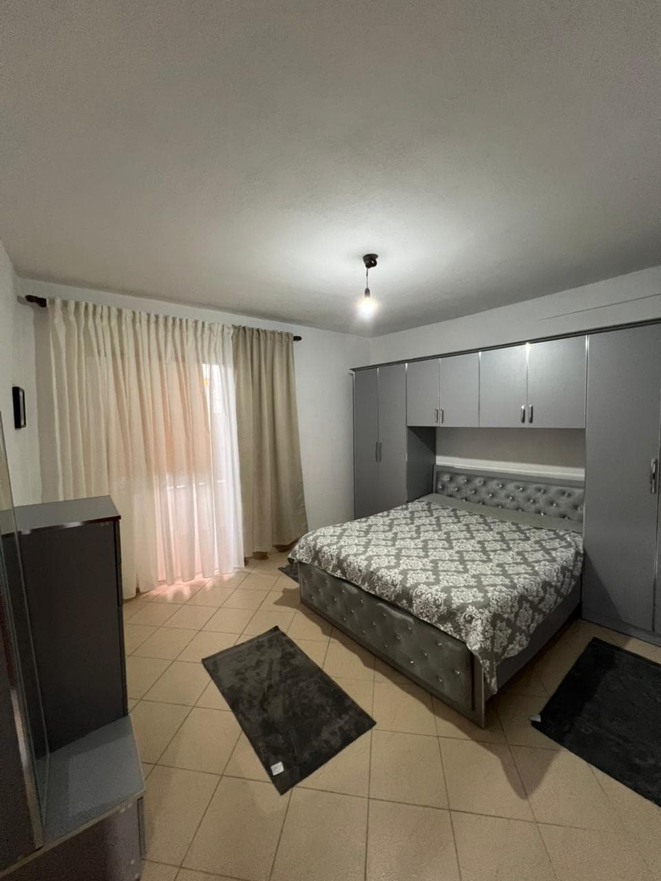 Jepet Apartament me Qira 1+1 - Rruga 5 Maji ! 2